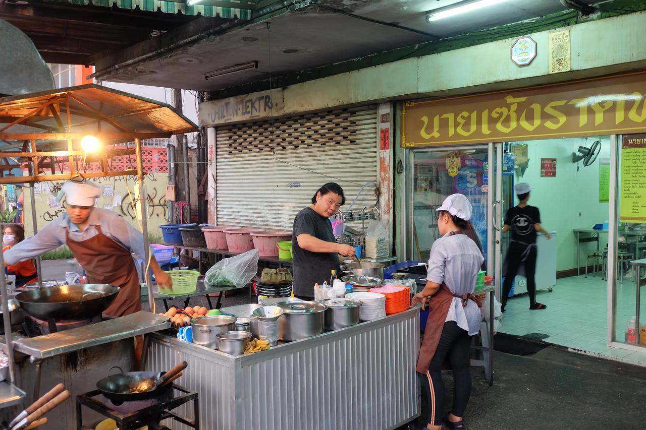Hostel Baan Paan Sook Unitato Bangkok Exteriér fotografie